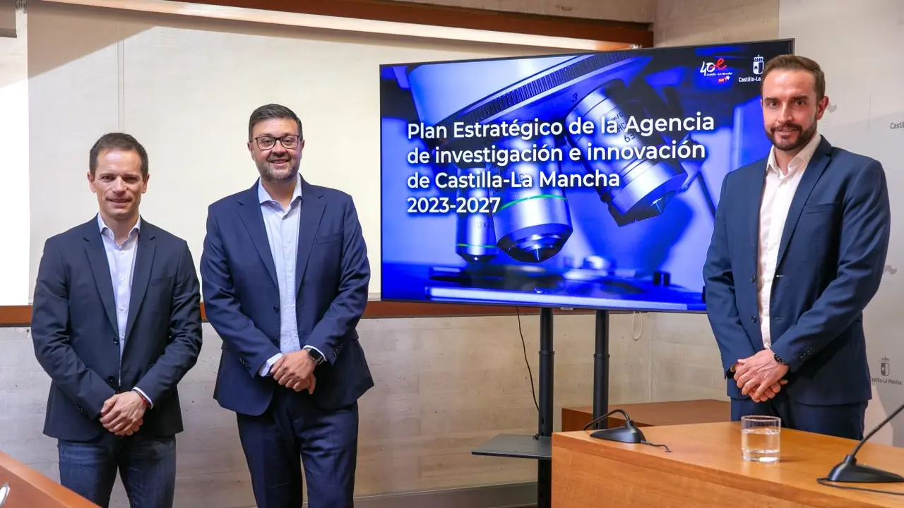 El consejero de Educación, Cultura y Deportes, Amador Pastor, ha presentado el Plan Estratégico 2023-27 de la Agencia de Investigación e Innovación de Castilla-La Mancha, en la Consejería de Educación, Cultura y Deportes en Toledo