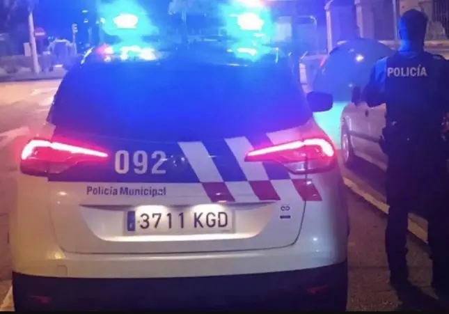 Dos menores degüellan a cuchilladas a un joven de 17 años en un parque público, Policía Local, patrulla, agente, asesinato, cadáver, violencia, policía