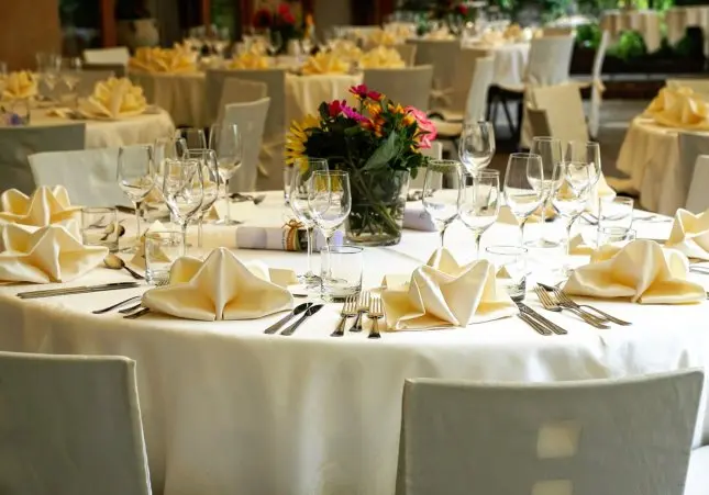 Trágico banquete de boda: la abuela de la novia muerta y 40 personas intoxicadas
