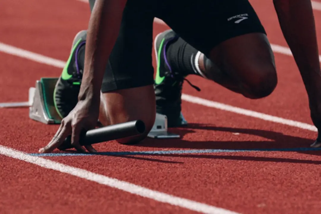 Explorando la variedad de deportes y eventos disponibles para apostar en bet365, corredor, atletismo, triatleta, deportista, ejercicio físico, carrera,