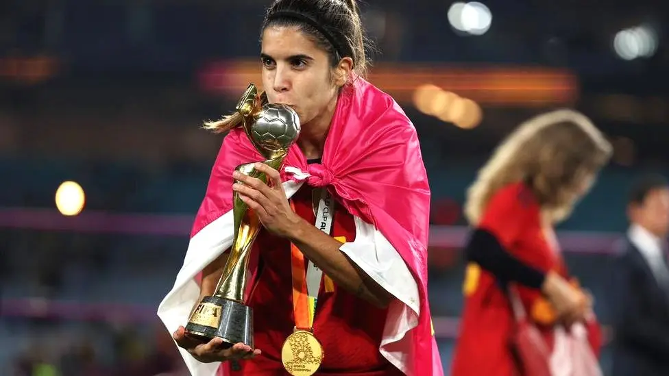 La campeona del mundo de fútbol femenino Alba Redondo ya es Hija Predilecta de Albacete
