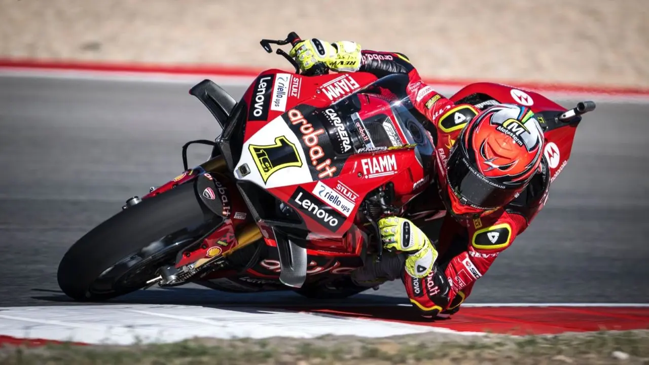 Álvaro Bautista gana la carrera 1 de Portimao, aumenta su ventaja y certifica el título de Ducati