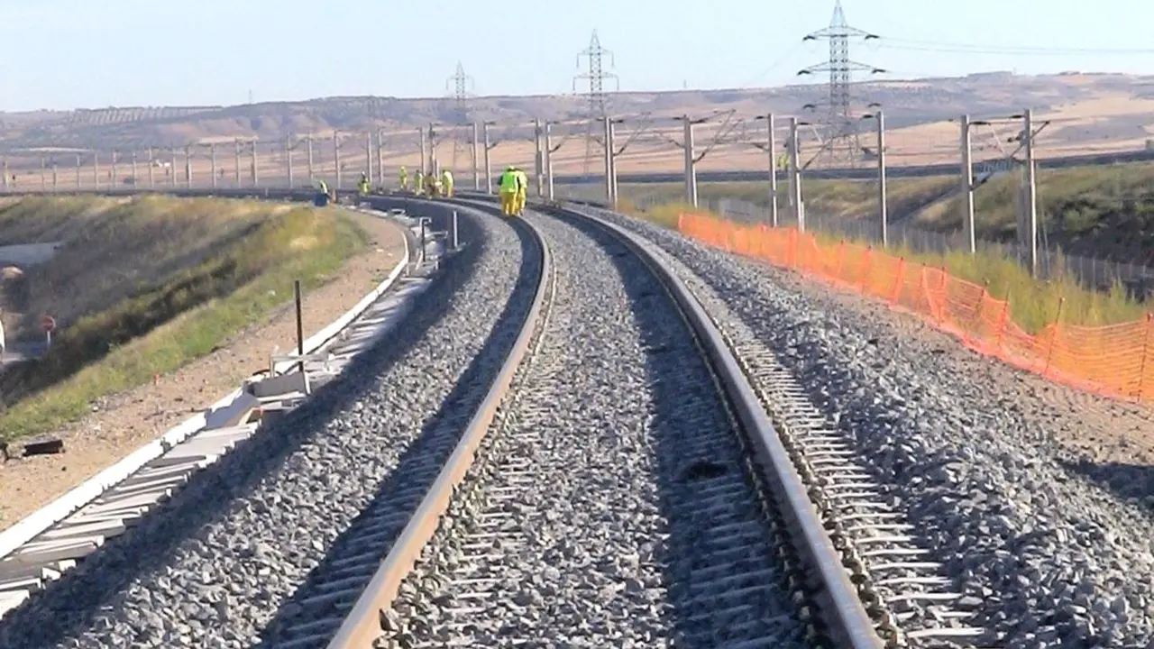 catenaria, vías del tren, vías ferroviarias, tren, trenes, Adif, vías convencionales,