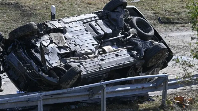 accidente de tráfico, furgoneta, choque, colisión, salida de vía, salirse de la vía