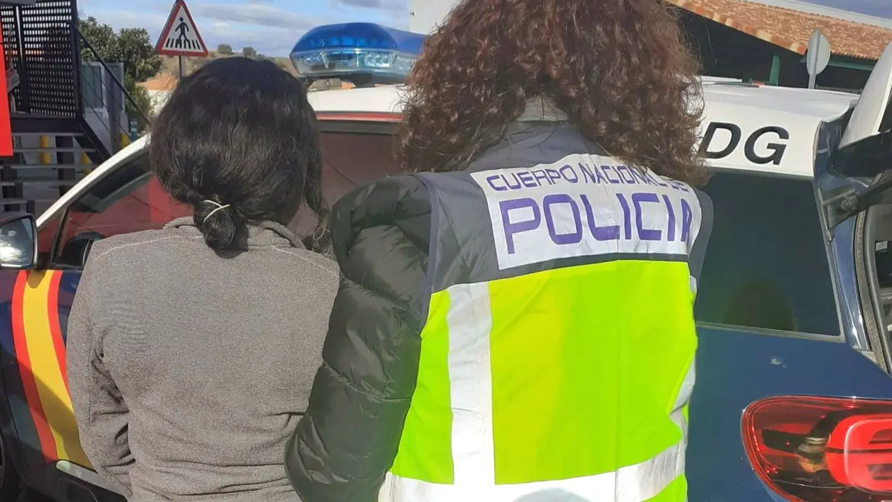 Cuatro personas detenidas por falsificar documentos para trabajar careciendo de permiso