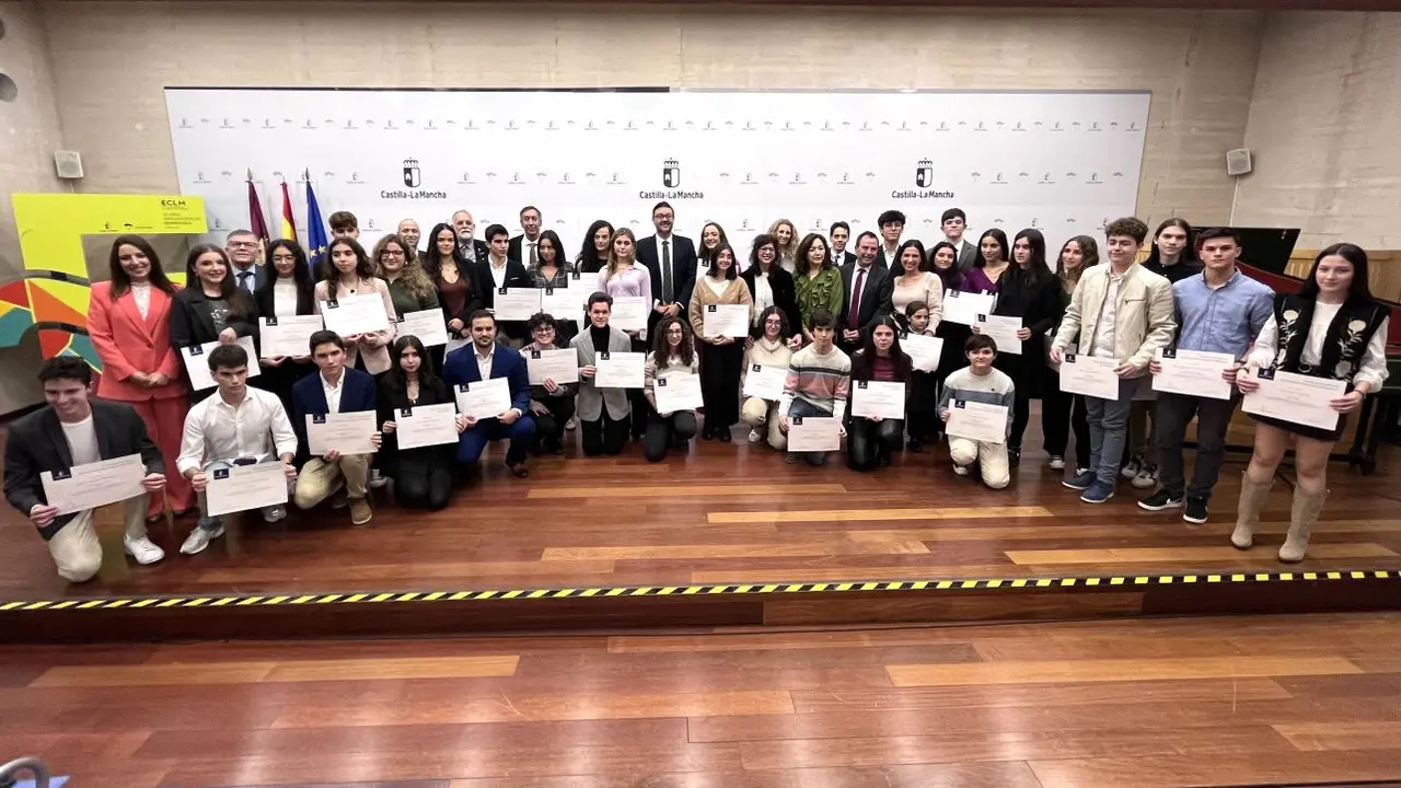 El consejero de Educación, Cultura y Deportes, Amador Pastor, ha presidido la entrega de los Premios Extraordinarios de Enseñanzas Medias, en la sede de la Consejería de Educación, Cultura y Deportes en Toledo