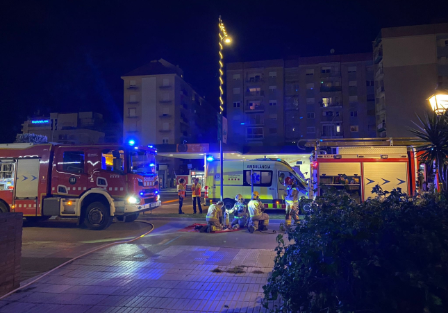 Prenden fuego a un piso y atacan a policías con bates de béisbol y objetos punzantes, bomberos, ambulancia, policía,