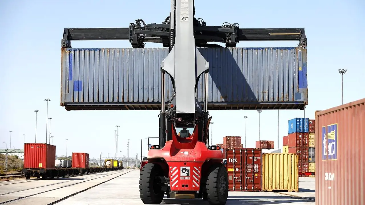 Las exportaciones caen un 3,7% hasta octubre en Castilla-La Mancha, con 8.190 millones