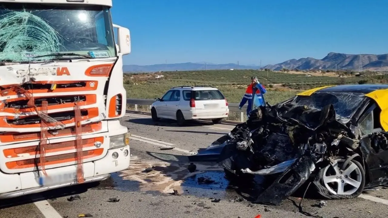 accidente de tráfico, choque, colisión, camión,