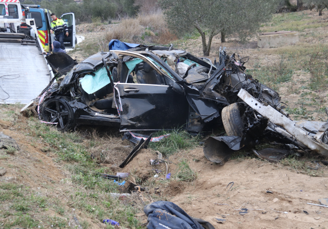 Mueren un hombre de 48 años, su hijo de 16 y un amigo de éste en un trágico accidente de tráfico tras salirse de la vía su coche