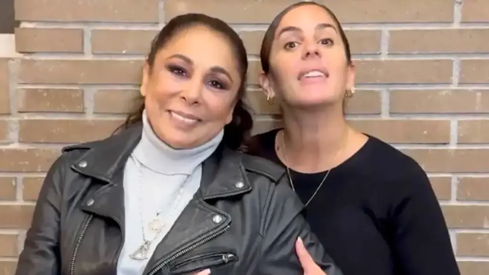 En la imagen de archivo Isabel Pantoja junto a su sobrina Anabel tras uno de sus conciertos