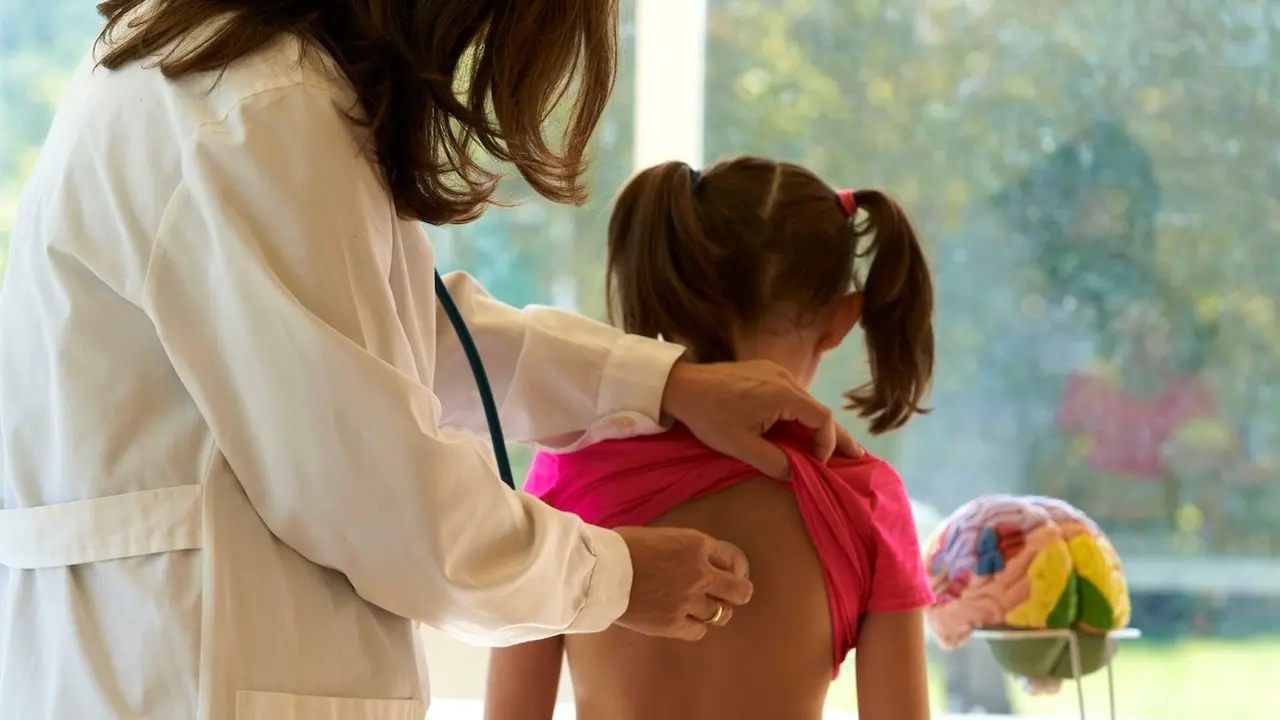 pediatra, infancia. tosferina, virus respiratorios, bronquiolitis, infanti, consulta, médico, atención primaria, pediatría, niños, brote, infecciones, contagios,