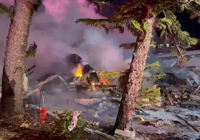 VIDEO. Una avioneta se estrella en un parking de caravanas y deja varios muertos