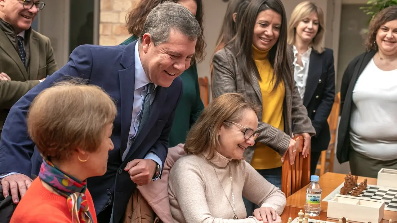 El presidente de Castilla-La Mancha, Emiliano García-Page, ha inaugurado en Alcázar de San Juan (Ciudad Real), la remodelación del centro de mayores