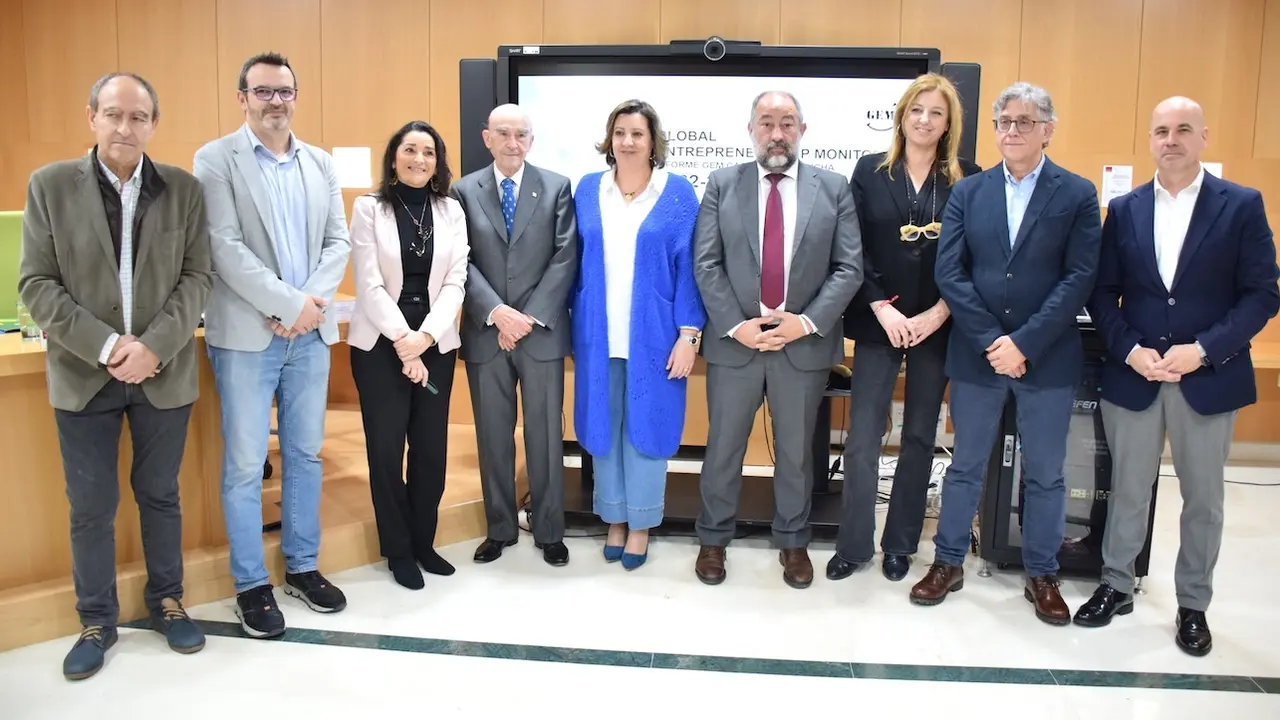 La consejera de Economía, Empresas y Empleo, Patricia Franco, y el rector de la Universidad de Castilla-La Mancha, Julián Garde, han presentado, en la Escuela Internacional de Doctorado del Campus Universitario de Albacete, los resultados del Informe Global Entrepreneurship Monitor (GEM) sobre emprendimiento en la región