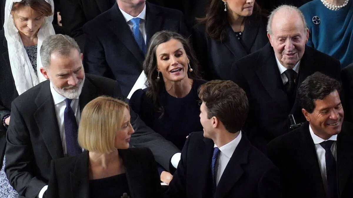 En la imagen el rey Felipe VI, la reina Letizia y el rey emérito Juan Carlos I, esta semana en Londres, reyes de España