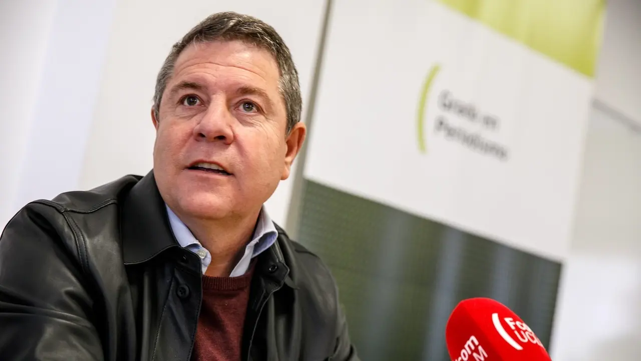 El presidente autonómico, Emiliano García-Page, ha mantenido en Cuenca, un encuentro con alumnos y alumnas de la Facultad de Comunicación de la Universidad de Castilla-La Mancha (UCLM)