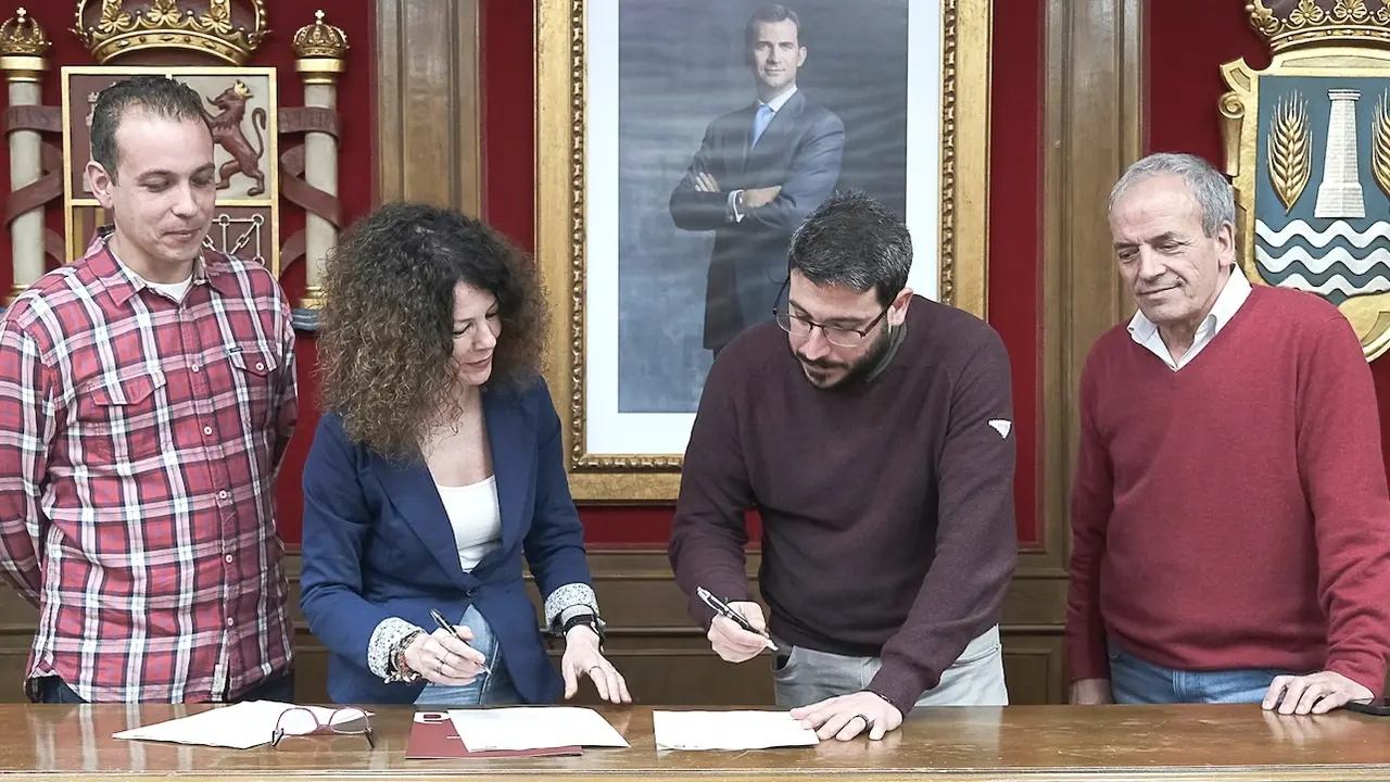 PSOE e IU renuevan su acuerdo de gobierno de coalición en Azuqueca de Henares (Guadalajara)