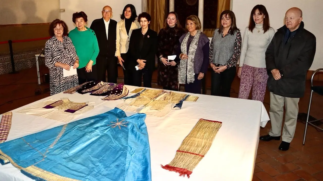 Cumple el sueño de su padre y dona dos conjuntos de berberisca al Museo Sefardí