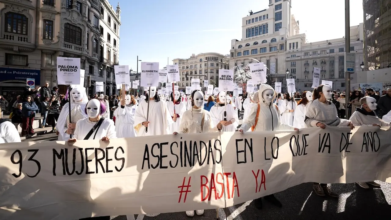 La 'Compaña Feminista' irrumpe en el 8M toledano para visibilizar a "todas" las víctimas de la violencia de género