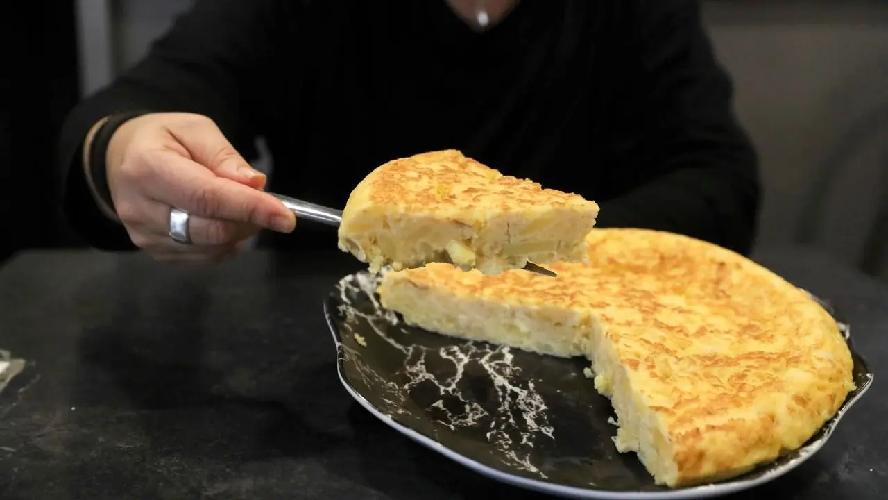 La tortilla de patatas, una receta tradicional que nació en las cocinas humildes