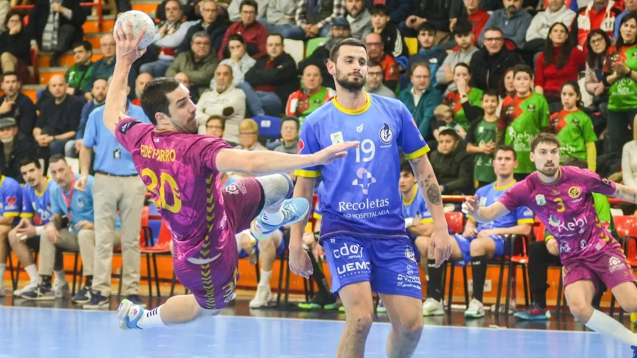El Rebi Cuenca se da un festín en El Sargal a costa del Recoletas Valladolid (33-27) - Fotografía: J.A. Lillo