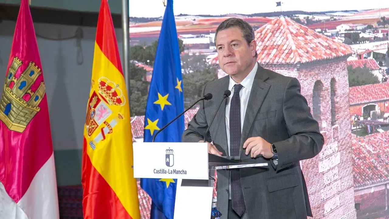 El presidente de Castilla-La Mancha, Emiliano García-Page, ha inaugurado la escuela infantil ‘Amapola’ de Galápagos (Guadalajara)