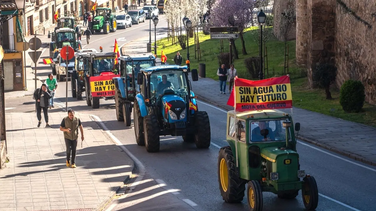 Tractorada de agricultores y ganaderos en Toledo este miércoles convocada por la organización Unión de Uniones - EP/Juan Moreno