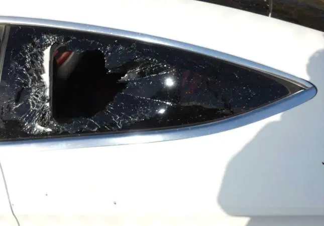 Atacan a dos mujeres en un local, las persiguen en coche al salir y les dan una paliza