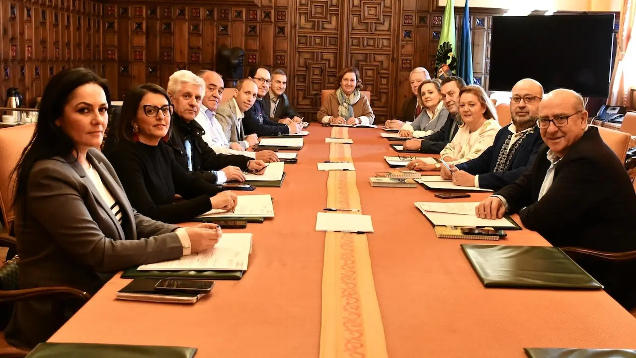 En la imagen un instante de la reunión de la Junta de Gobierno de la Diputación de Toledo
