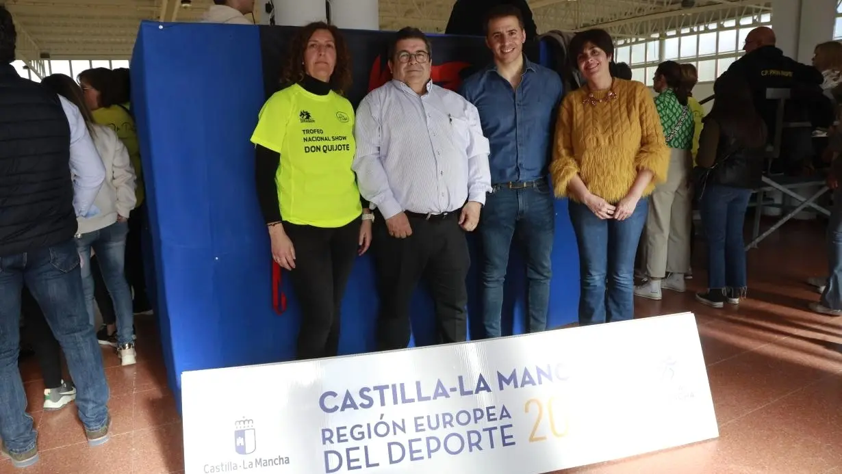El director general de Juventud y Deportes, Carlos Yuste, durante su asistencia al V Trofeo Nacional 'Don Quijote' de Patinaje Artístico que ha tenido lugar hoy en la localidad toledana de Santa Cruz de la Zarza