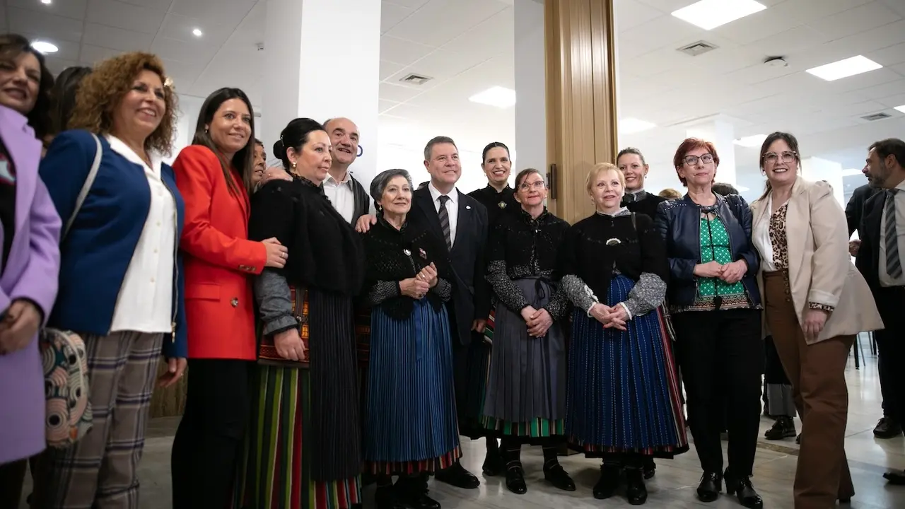 El presidente de Castilla-La Mancha, Emiliano García-Page, ha inaugurado la reforma del Centro de Mayores de Villarrobledo (Albacete)