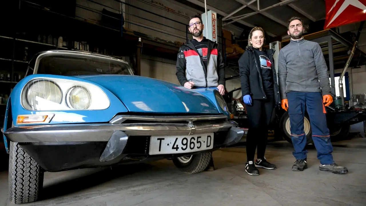 Legendarios coches 'tiburón': de estar abandonados en graneros a recuperar una nueva vida - EFE/Jesús Monroy