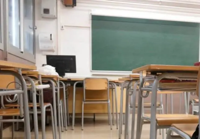 Investigan a un profesor por colocar cámaras en los baños de chicas de su instituto