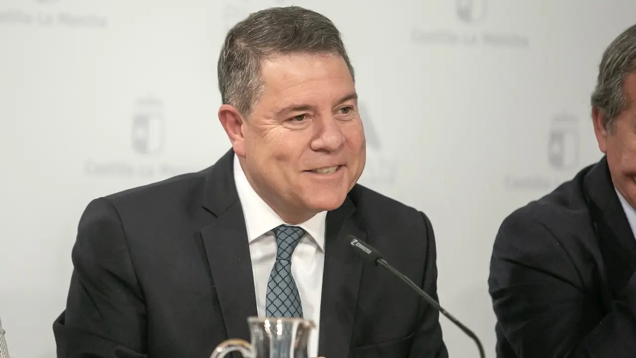 El presidente de Castilla-La Mancha, Emiliano García-Page, ha firmado en Toledo con los representantes de los agentes sociales de la región, el Plan Adelante de Acompañamiento Empresarial 2024–2027