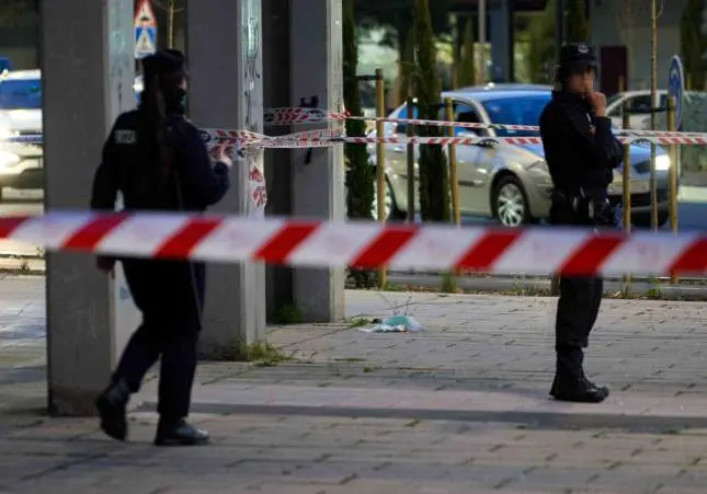 Herido crítico un bebé de 11 meses al caer de un quinto piso: el padre, detenido