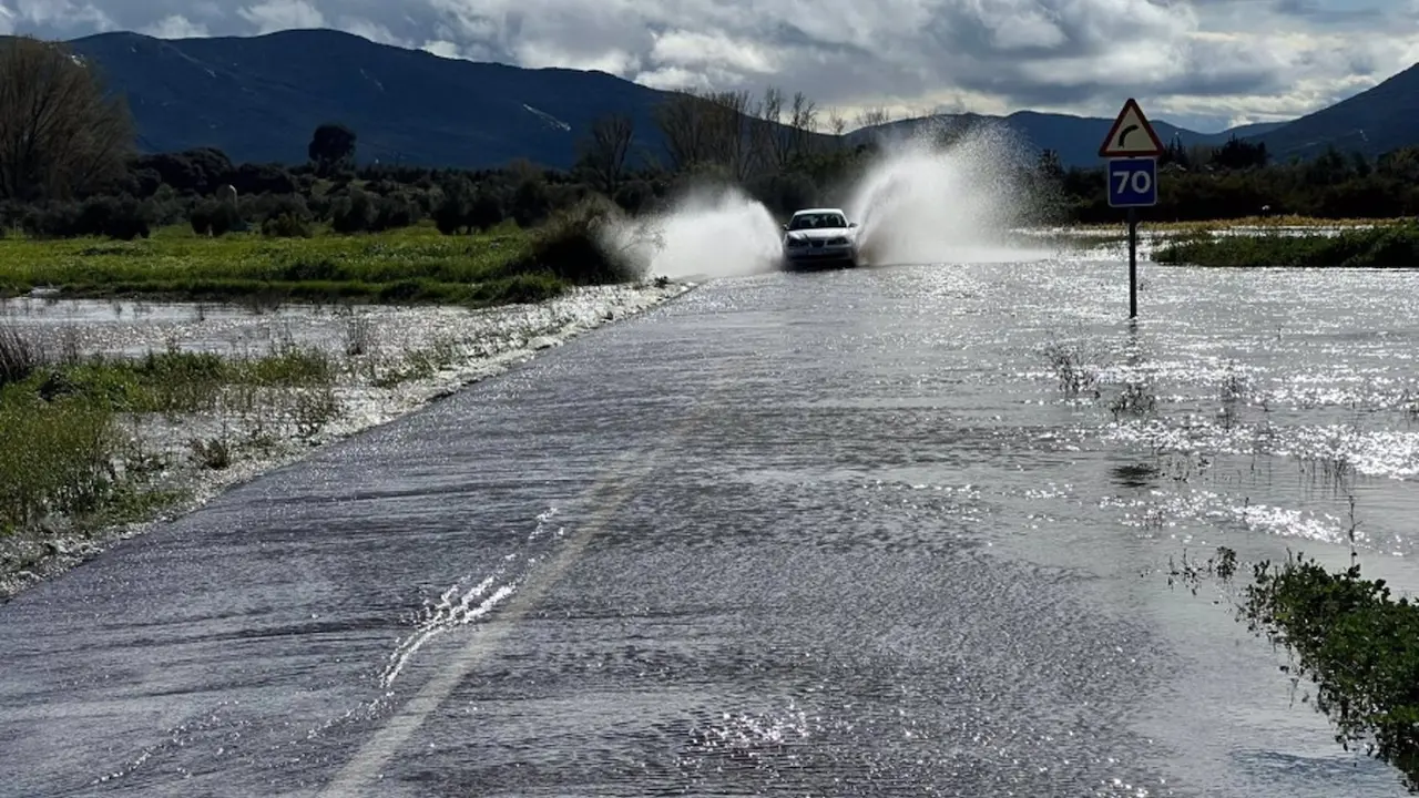 balsa de agua, carretera, temporal, tormenta, balsas de agua, tormentas, DANA,