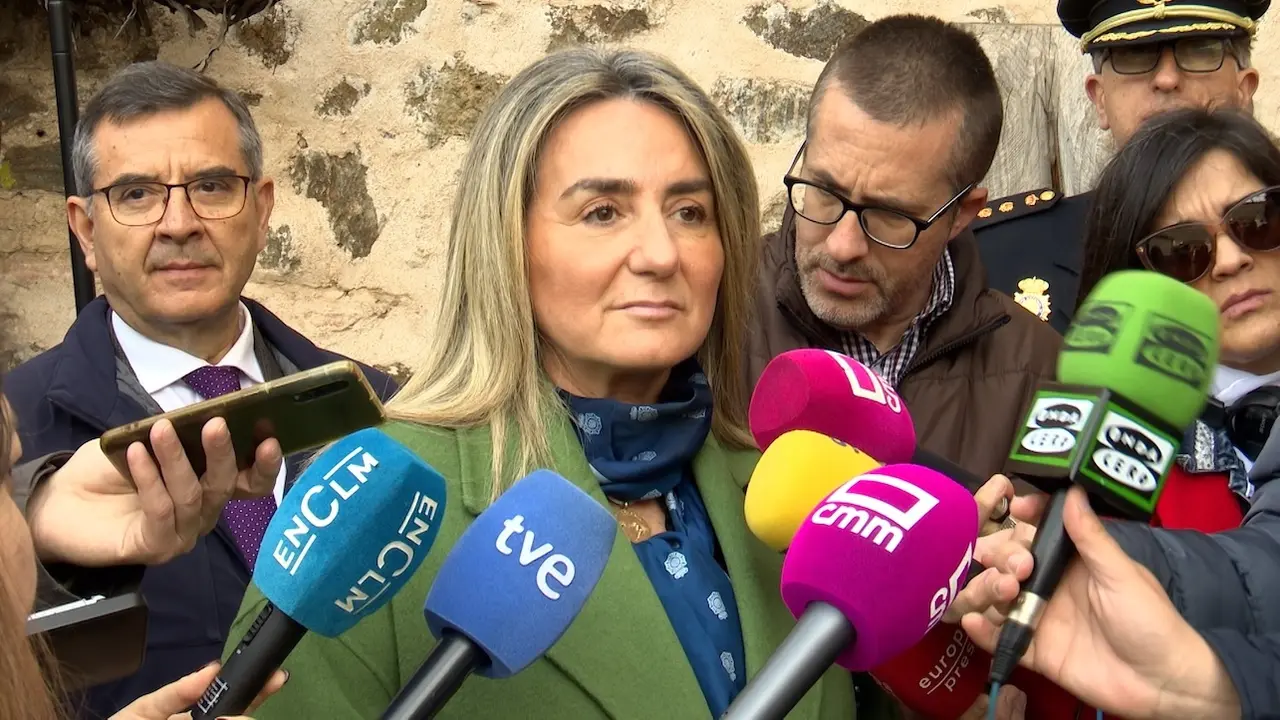 La delegada del Gobierno en Castilla-La Mancha y exalcaldesa de Toledo, Milagros Tolón, atendiendo a los medios de comunicación