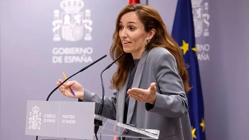 La ministra de Sanidad, Mónica García, comparece ante la prensa con motivo del Consejo Interterritorial del Sistema Nacional de Salud - EFE/Javier Lizon