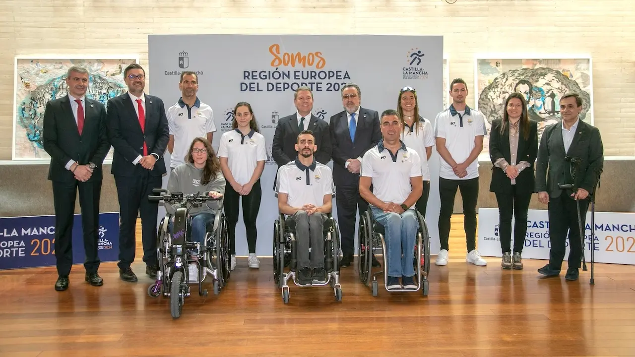 El presidente de Castilla-La Mancha, Emiliano García-Page, ha asistido en Toledo a la presentación de los deportistas castellanomanchegos del equipo paralímpico español preseleccionados para París 2024