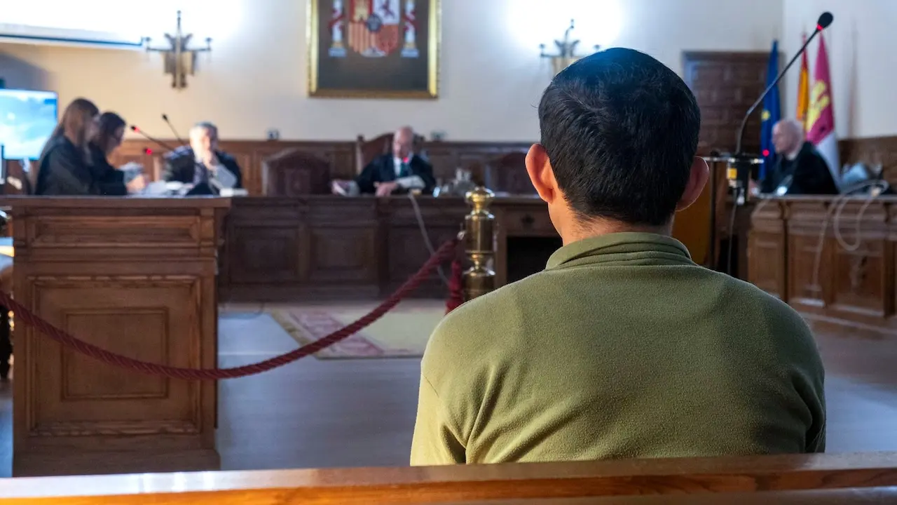 La Audiencia Provincial de Cuenca juzga a un sacerdote, de 33 años, acusado de dos delitos de abusos sexuales a menores en 2020, y uno de ciberacoso sexual a otra menor - EFE/ José Del Olmo