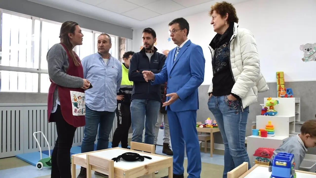 11/04/2024 La nueva Escuela de Educación Infantil de Beteta cuenta con 20 plazas para niños de 0 a 3 años.
El Gobierno de Castilla-La Mancha ha invertido 240.000 euros en la puesta en funcionamiento de la nueva Escuela de Educación Infantil para niños y niñas de 0 a 3 años de la localidad de Beteta.
SOCIEDAD
JCCM