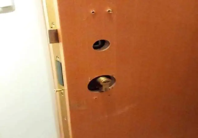 2.700 euros por sacar un palillo de la cerradura: la estafa de falsos operarios