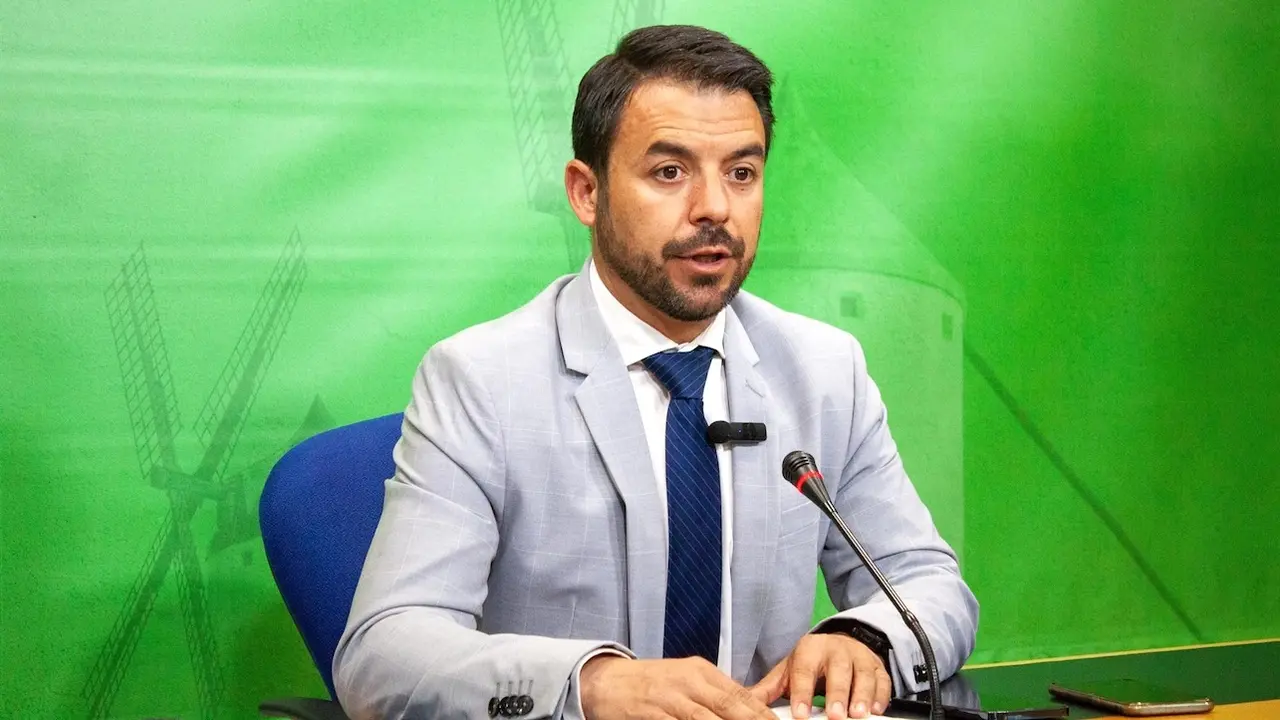 El portavoz de VOX en las Cortes de Castilla-La Mancha, Iván Sánchez, en rueda de prensa