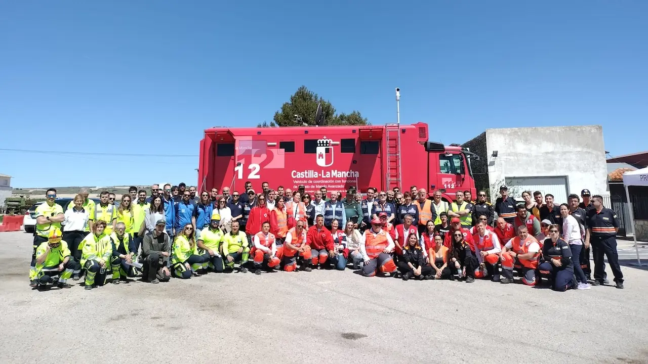 El director general de Protección Ciudadana, Emilio Puig, acompañado por alrededor de 170 efectivos, ha participado en la activación del Plan Especial de Emergencias de Protección Civil de Transporte de Mercancías (PETCAM), en un simulacro ante una situación de emergencia que se ha desarrollado en la localidad de Montalbo (Cuenca)