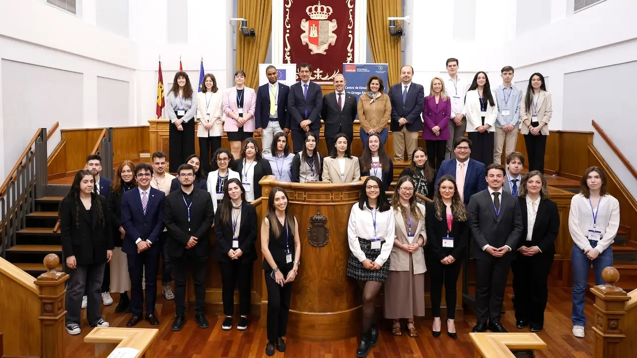Las Cortes de Castilla-La Mancha han acogido el plenario universitario del Parlamento Europeo