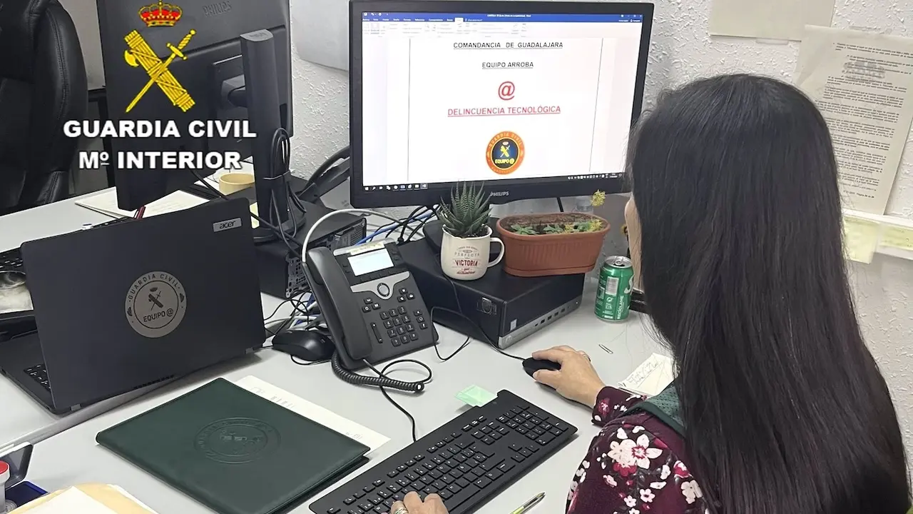 Detenido por extorsionar a una mujer con fotografías suyas de contenido sexual, Guardia Civil