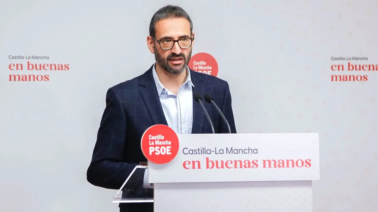 El secretario de Organización del&nbsp;PSOE&nbsp;de Castilla-La Mancha y diputado nacional, Sergio Gutiérrez, durante la rueda de prensa que ha ofrecido en la sede de los socialistas en Toledo