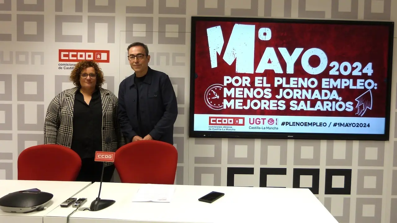 Patricia Ruiz (i), presidenta de la gestora de UGT Castilla La Mancha, y Paco De la Rosa, secretario general de CCOO Castilla La Mancha, han informado sobre las movilizaciones de cara al 1 de Mayo en la región