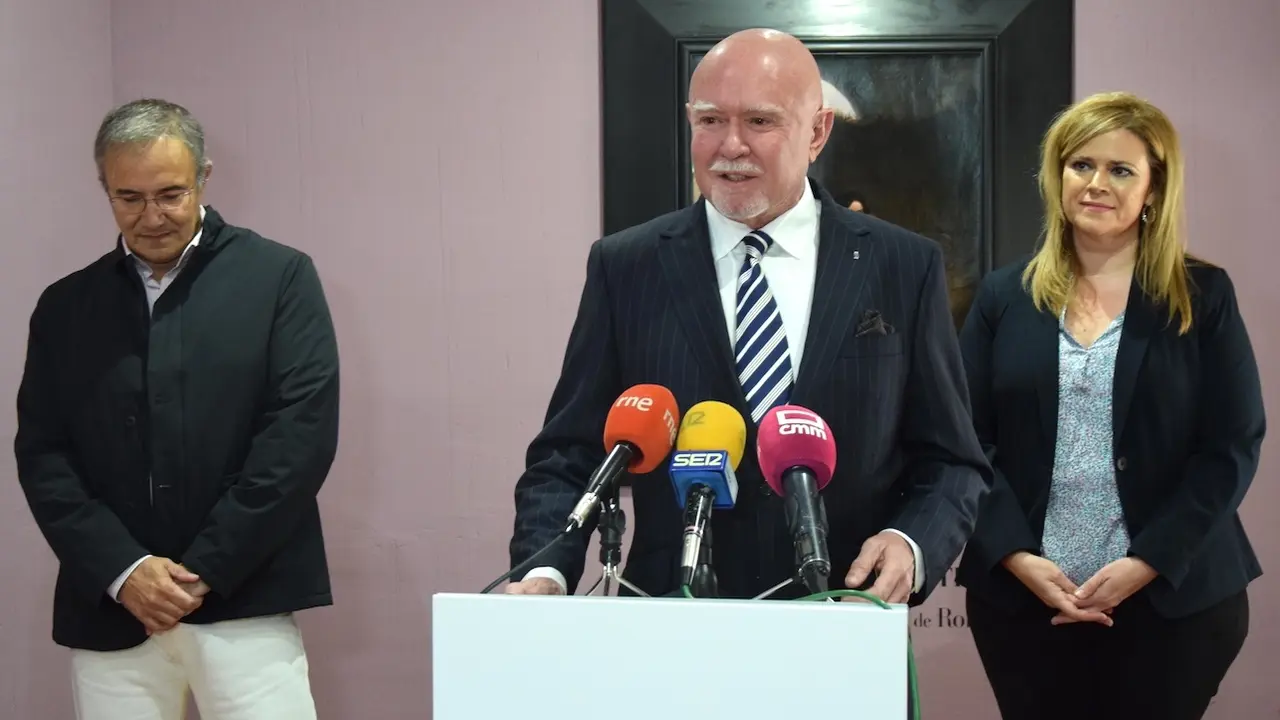 Roberto Polo (c) admite su descontento por la situación de sus colecciones en Toledo y Cuenca